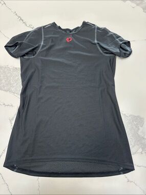 Pearl Izumi Black Short-Sleeve Mesh Performance Top with Red Logo